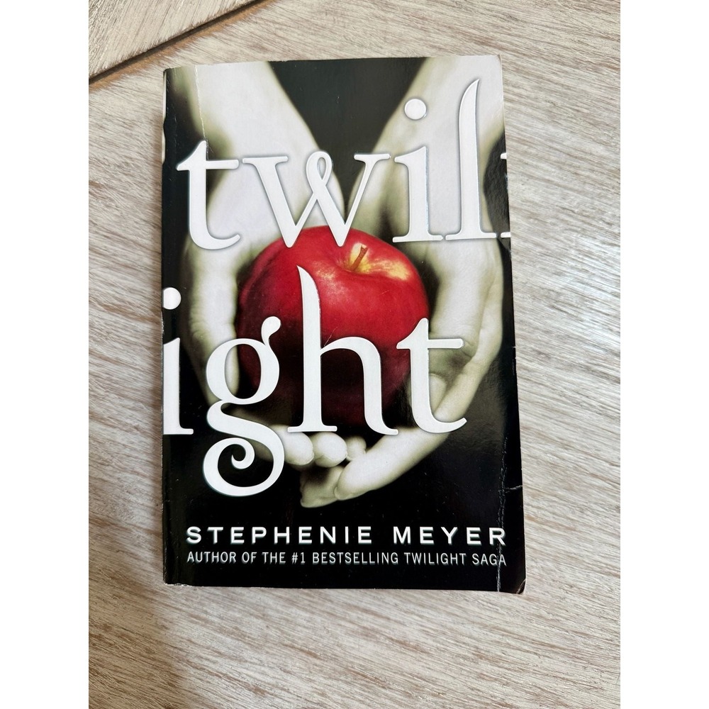Twilight by Stephenie Meyer (The Twilight Saga Book 1)